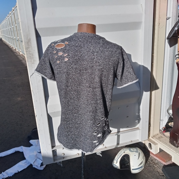 Konk t shirt with design holes - Picture 2 of 11